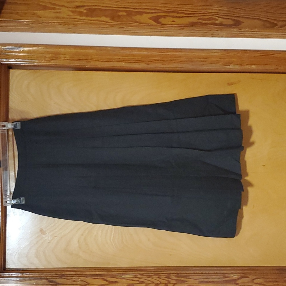 Austin Hill black wool skirt size 4